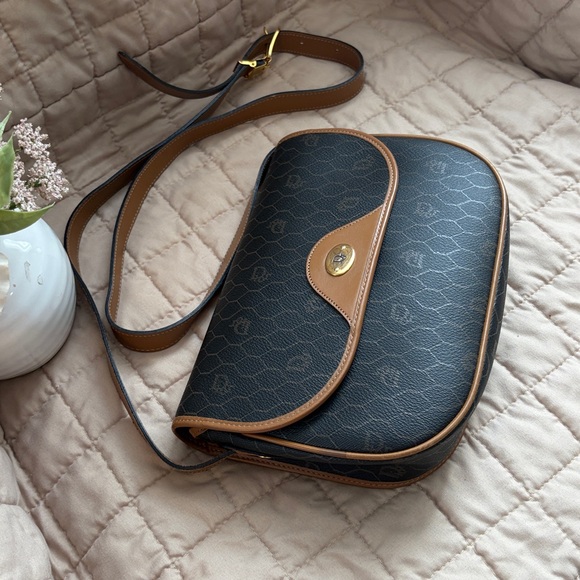 🩷Stunning Christian Dior Honeycomb Saddle Bag.❤️ - Picture 3 of 17